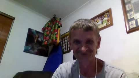 Snapshot of niceozziecockxxx chatting on 12.21.25 Sexiishaine online show from 12.21.25