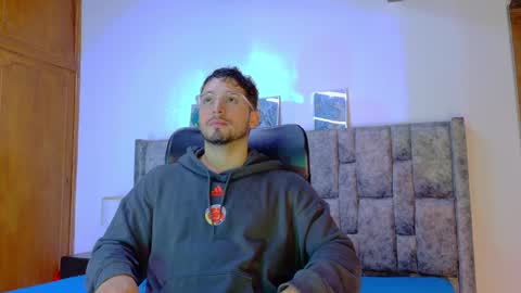 Snapshot of nick_moss_ chatting on 03.12.26 nick_moss_ online show from 03.12.26