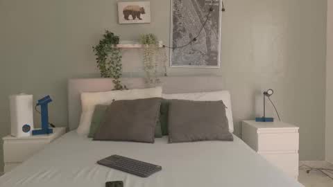 NICKI FOX  online show from 12.01.25