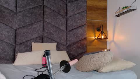 NICKI FOX  online show from 01.09.26