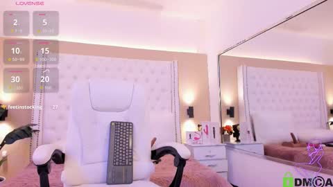 Snapshot of nickky_thompson chatting on 11.19.25 nickky online show from 11.19.25