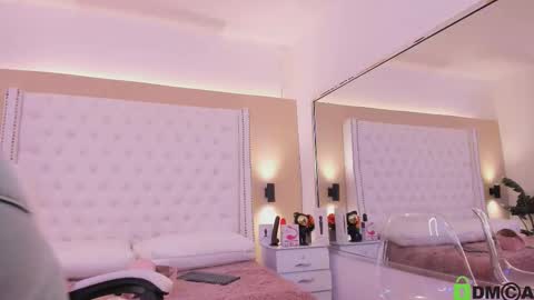 Snapshot of nickky_thompson chatting on 12.17.25 nickky online show from 12.17.25