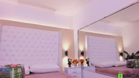 Snapshot of nickky_thompson chatting on 12.22.25 nickky online show from 12.22.25