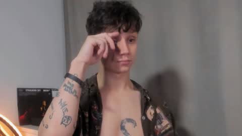 Snapshot of nicky_neal chatting on 12.10.24 Nicky Neal online show from 12.10.24