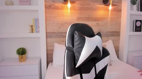 Nicky  online show from 10.21.25