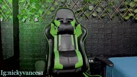 Snapshot of nicky_vance chatting on 10.13.25 nicky online show from 10.13.25