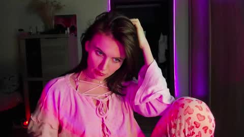 Nicky Weekends online show from 02.14.25