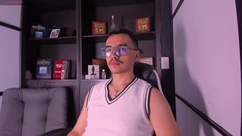 Snapshot of nicokingg_ chatting on 11.18.25 Nico King online show from 11.18.25