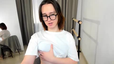 Snapshot of nicole_cidman chatting on 10.17.25 Nicole online show from 10.17.25