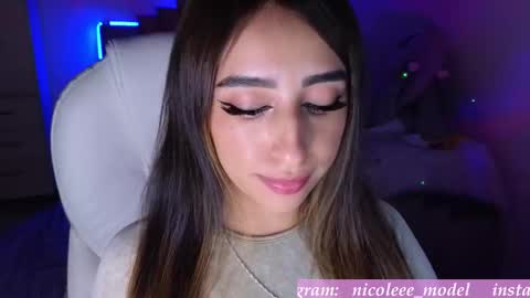 Snapshot of nicole_edwards chatting on 11.18.25 Nicole online show from 11.18.25