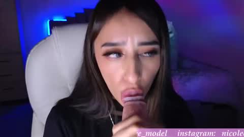 Snapshot of nicole_edwards chatting on 12.05.25 Nicole online show from 12.05.25