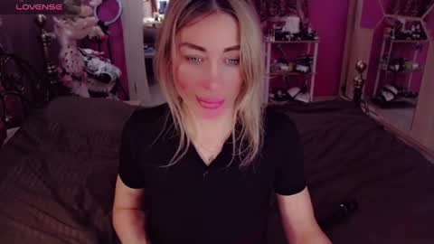 Nicole online show from 05.10.26