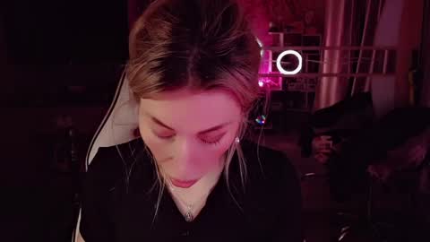 Nicole online show from 05.11.26