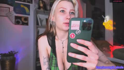 Snapshot of nicole_matt chatting on 05.15.26 Nicole online show from 05.15.26