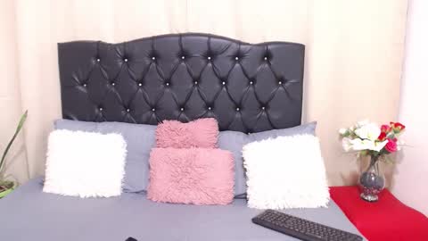 Snapshot of nicolechanell271 chatting on 11.26.25 Nicole Chanel online show from 11.26.25