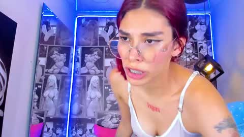 Snapshot of nicolee_angels chatting on 01.04.25 N i c o l e online show from 01.04.25
