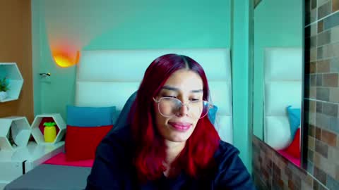 Snapshot of nicolee_angels chatting on 01.05.25 N i c o l e online show from 01.05.25