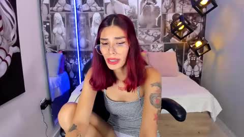 Snapshot of nicolee_angels chatting on 01.11.25 N i c o l e online show from 01.11.25