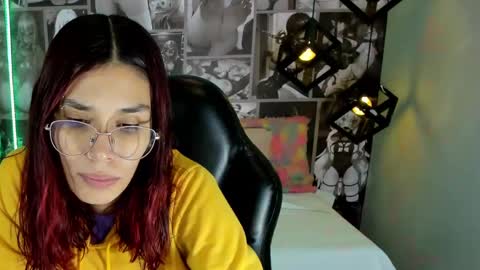 Snapshot of nicolee_angels chatting on 02.09.25 N i c o l e online show from 02.09.25