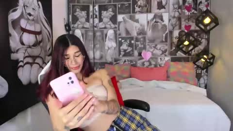 Snapshot of nicolee_angels chatting on 02.16.25 N i c o l e online show from 02.16.25