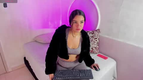 Snapshot of nicolee_blair chatting on 06.27.26 Nicole online show from 06.27.26