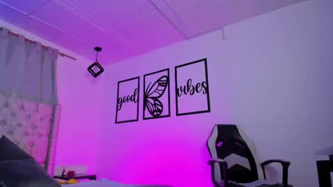 nicolee millerr online show from 04.23.26