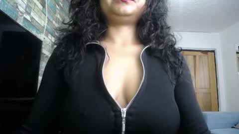 Snapshot of nicoleebon chatting on 05.25.26 Nicole online show from 05.25.26