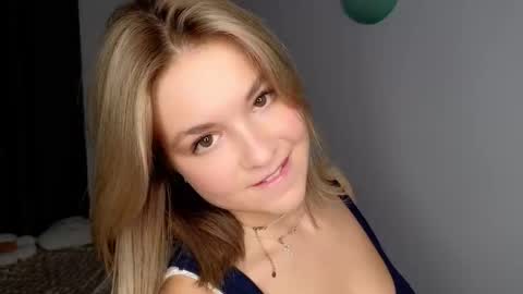 Snapshot of nicolelevis chatting on 12.03.25 Nicole online show from 12.03.25