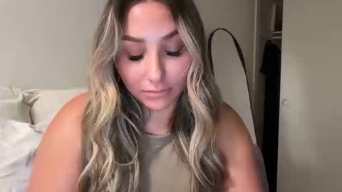 Snapshot of nicolelovesyou444 chatting on 10.10.25 nicolelovesyou444 online show from 10.10.25