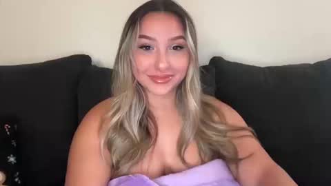 Snapshot of nicolelovesyou444 chatting on 10.14.25 nicolelovesyou444 online show from 10.14.25