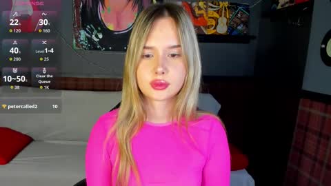 Snapshot of nicoletacooper chatting on 12.23.25 Nicoletta online show from 12.23.25