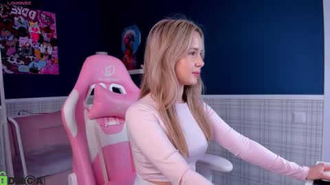 Snapshot of nicolettacooper chatting on 09.09.25 nicolettacooper online show from 09.09.25