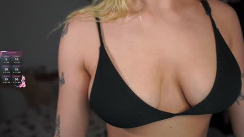 Snapshot of nicolette__shea_ chatting on 12.05.24 nicolette__shea_ online show from 12.05.24