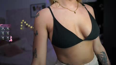 Snapshot of nicolette__shea_ chatting on 02.19.25 nicolette__shea_ online show from 02.19.25