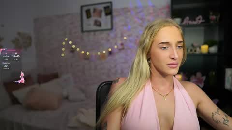 Snapshot of nicolette__shea_ chatting on 03.04.25 nicolette__shea_ online show from 03.04.25
