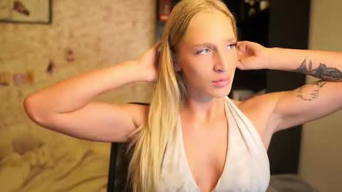 Snapshot of nicolette__shea_ chatting on 12.22.25 nicolette__shea_ online show from 12.22.25