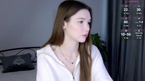 Snapshot of nicolettebean chatting on 11.21.25 Nicol online show from 11.21.25