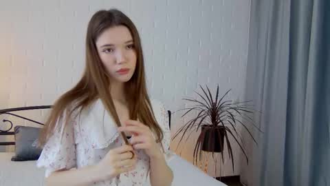 Snapshot of nicolettebean chatting on 11.25.25 Nicol online show from 11.25.25