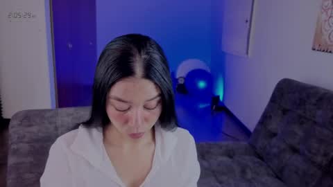 Nicoll  Independent model online show from 05.05.26