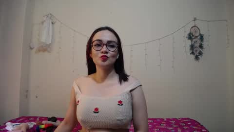 Snapshot of nicolle_sky chatting on 01.21.25 nicolle_sky online show from 01.21.25
