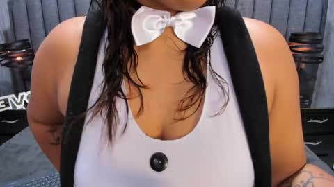 NicolleRose online show from 10.11.25