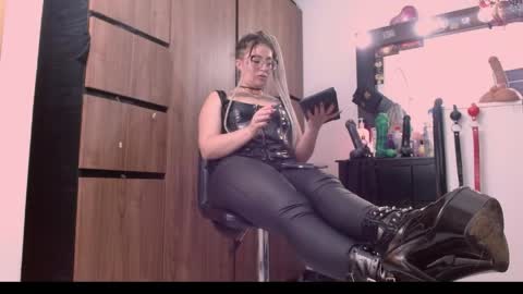 Snapshot of nicolmiss chatting on 05.15.26 nicolmiss online show from 05.15.26