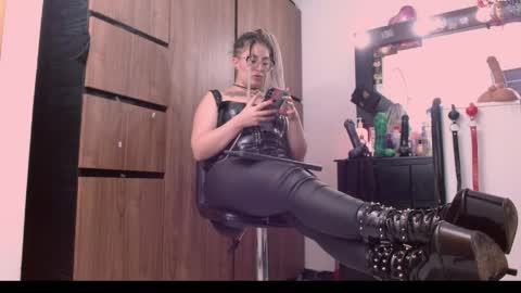 Snapshot of nicolmiss chatting on 05.15.26 nicolmiss online show from 05.15.26