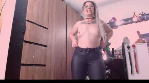 Snapshot of nicolmiss chatting on 05.15.26 nicolmiss online show from 05.15.26