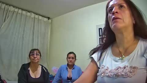 nicoltatiana_ online show from 10.15.25