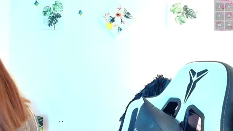 Snapshot of nicolthompsonn chatting on 01.11.25 Nicol online show from 01.11.25