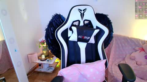 Snapshot of nicolthompsonn chatting on 01.13.25 Nicol online show from 01.13.25