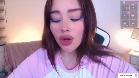 Snapshot of nicolthompsonn chatting on 11.21.25 Nicol online show from 11.21.25