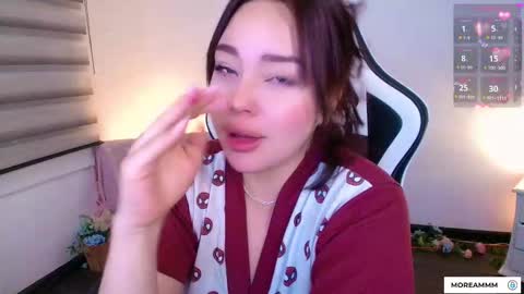 Snapshot of nicolthompsonn chatting on 12.22.25 Nicol online show from 12.22.25