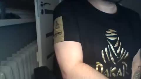 Snapshot of niewidoczny26 chatting on 12.30.24 Niewidoczny online show from 12.30.24